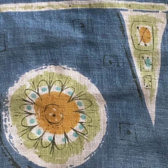 Vintage Jeanne Miller Linen Hankie - Great Cond w Blue & Gold Pennants & Shields - Picture 7 of 9